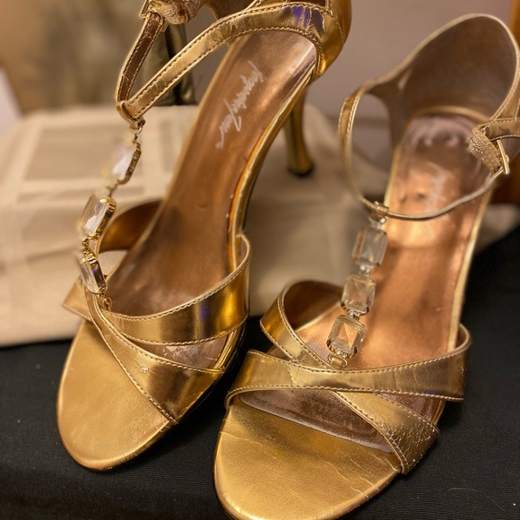 Gold and Gorgeous - Package #6 - Picture 5 of 6